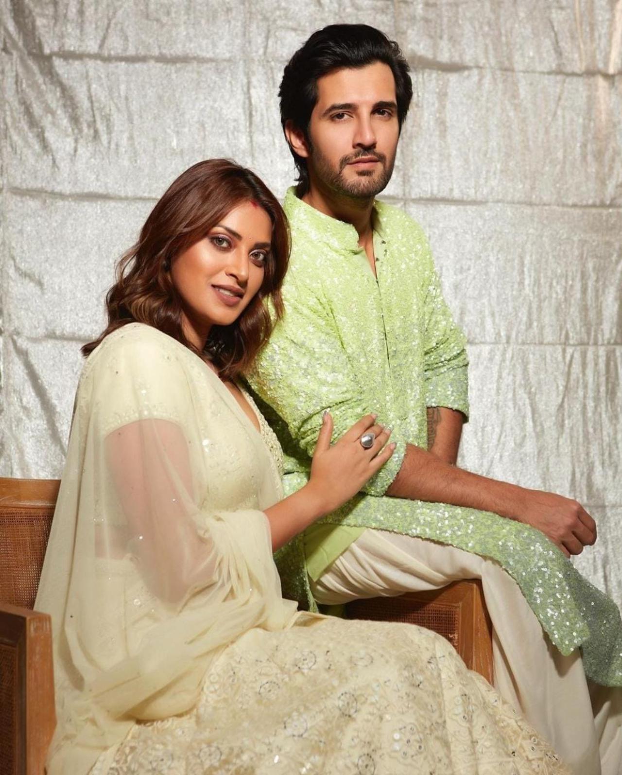 Starting the list of with a beautiful traditional couple look. We have Aditya and Anushka in a beautiful green shaded traditional outfits as they both look stunning in their matching attires. The couple compliments the look with minimalistic accessories pairing it with their comforting smiles.